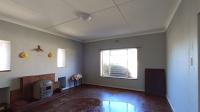 Lounges - 24 square meters of property in Florida Lake