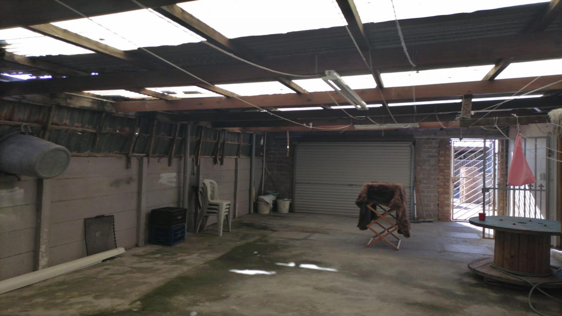 Garage of property in Lavender Hill