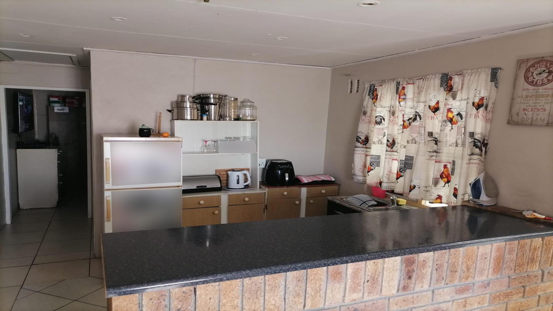 Kitchen of property in Lavender Hill