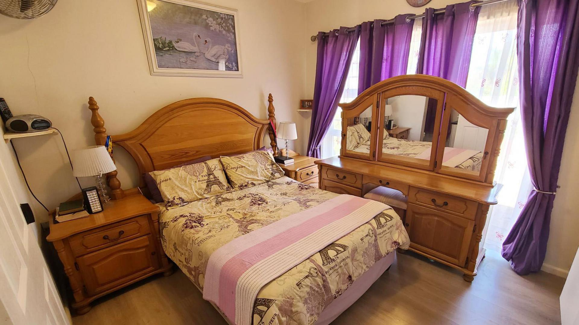 Bed Room 1 of property in Brackenfell