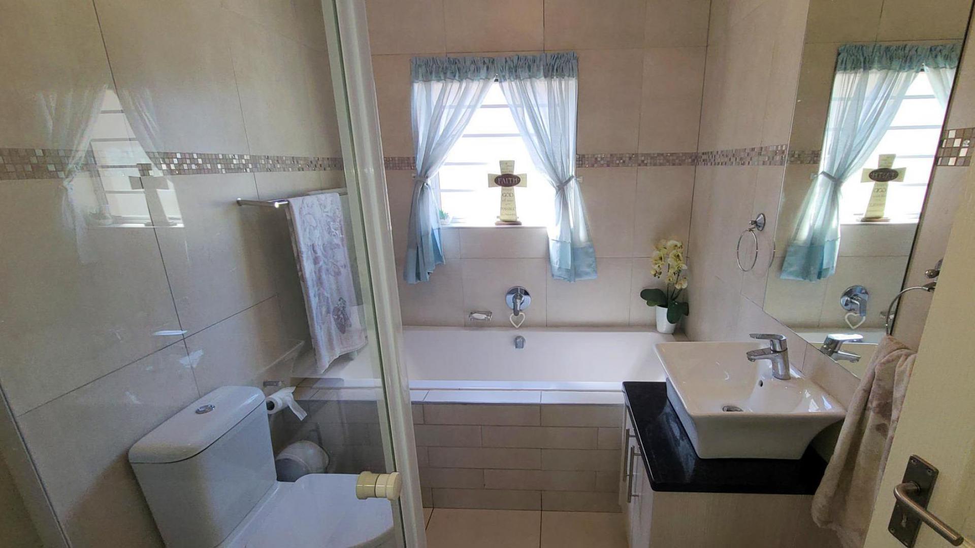 Bathroom 1 of property in Brackenfell