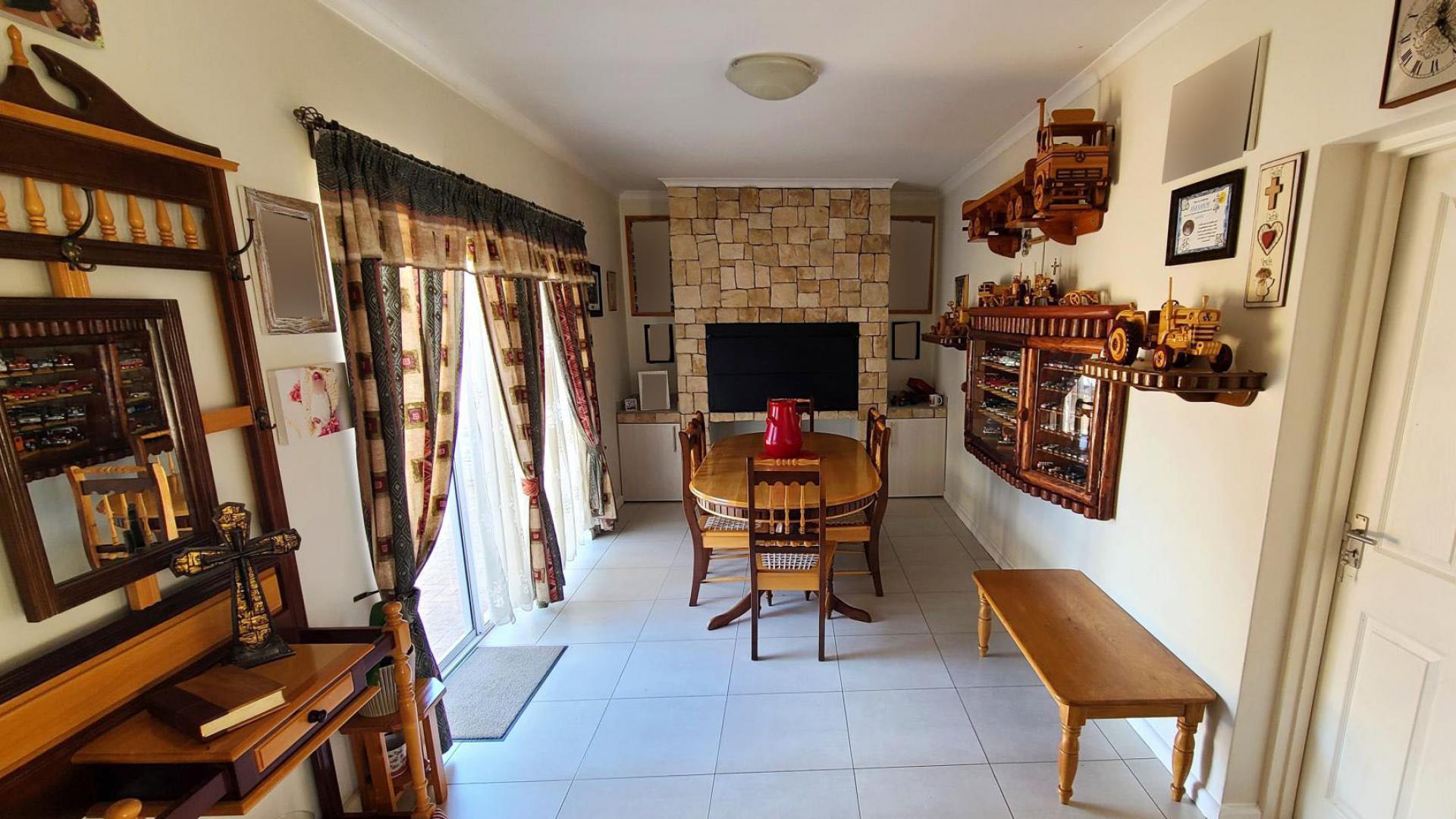 Dining Room of property in Brackenfell