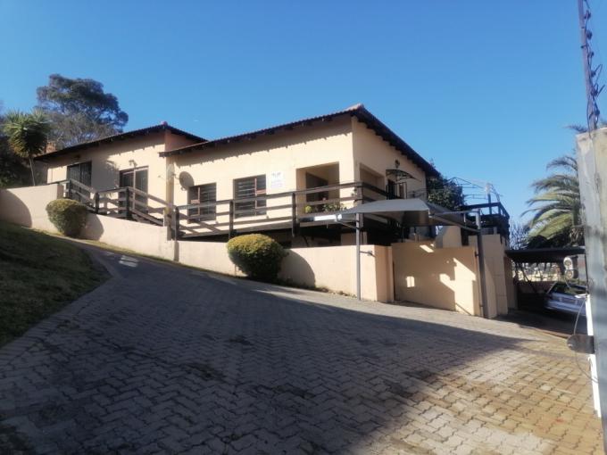 3 Bedroom Simplex for Sale For Sale in Oakdene - MR682219