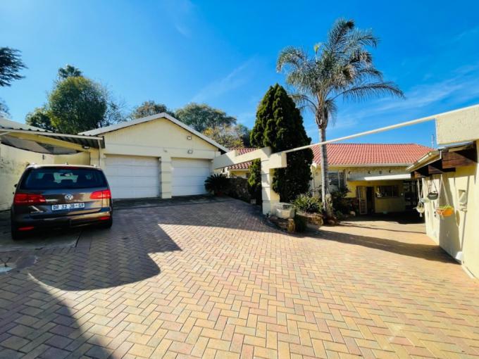 4 Bedroom House for Sale For Sale in Linmeyer - MR682220