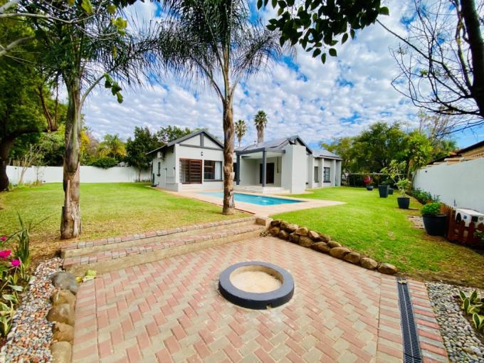 4 Bedroom House to Rent in Silver Lakes Golf Estate - Property to rent - MR682232