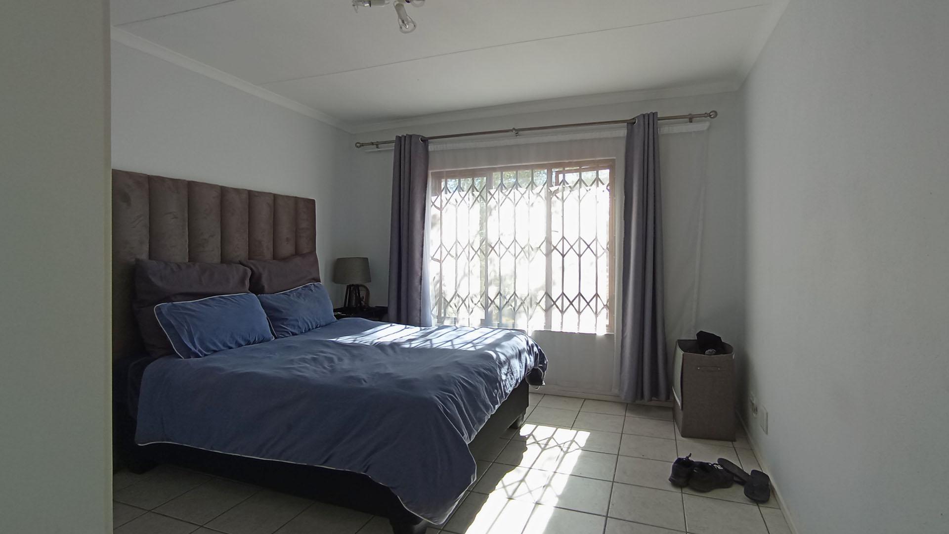 Main Bedroom - 15 square meters of property in Noordwyk