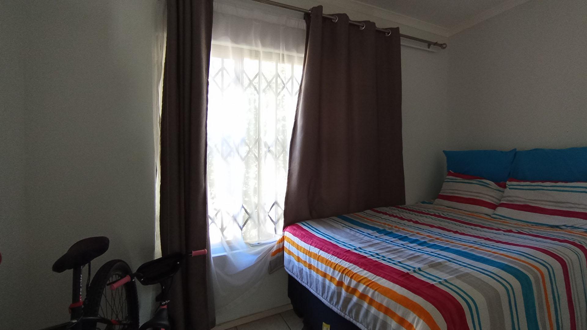 Bed Room 1 - 11 square meters of property in Noordwyk