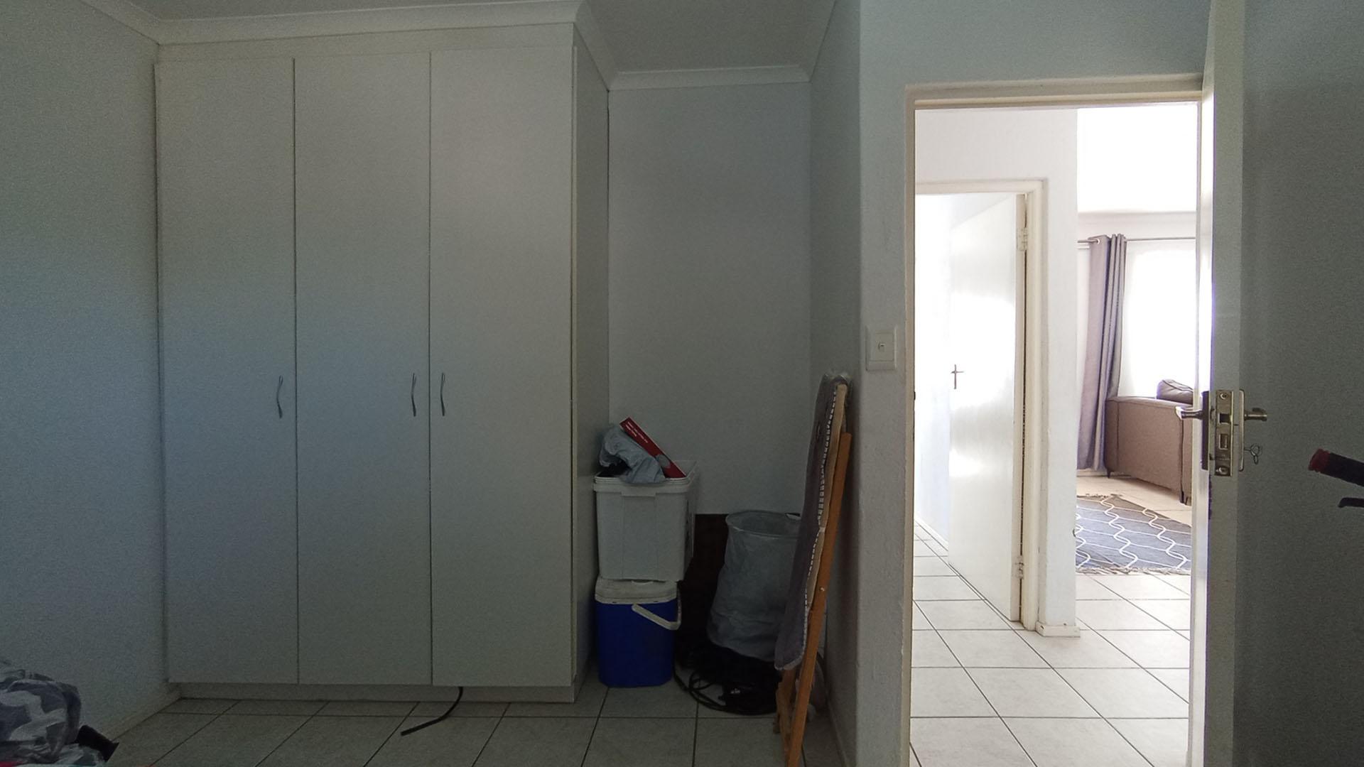 Bed Room 1 - 11 square meters of property in Noordwyk