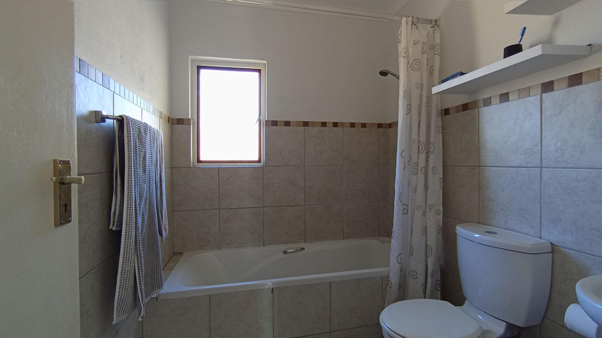 Bathroom 1 - 5 square meters of property in Noordwyk