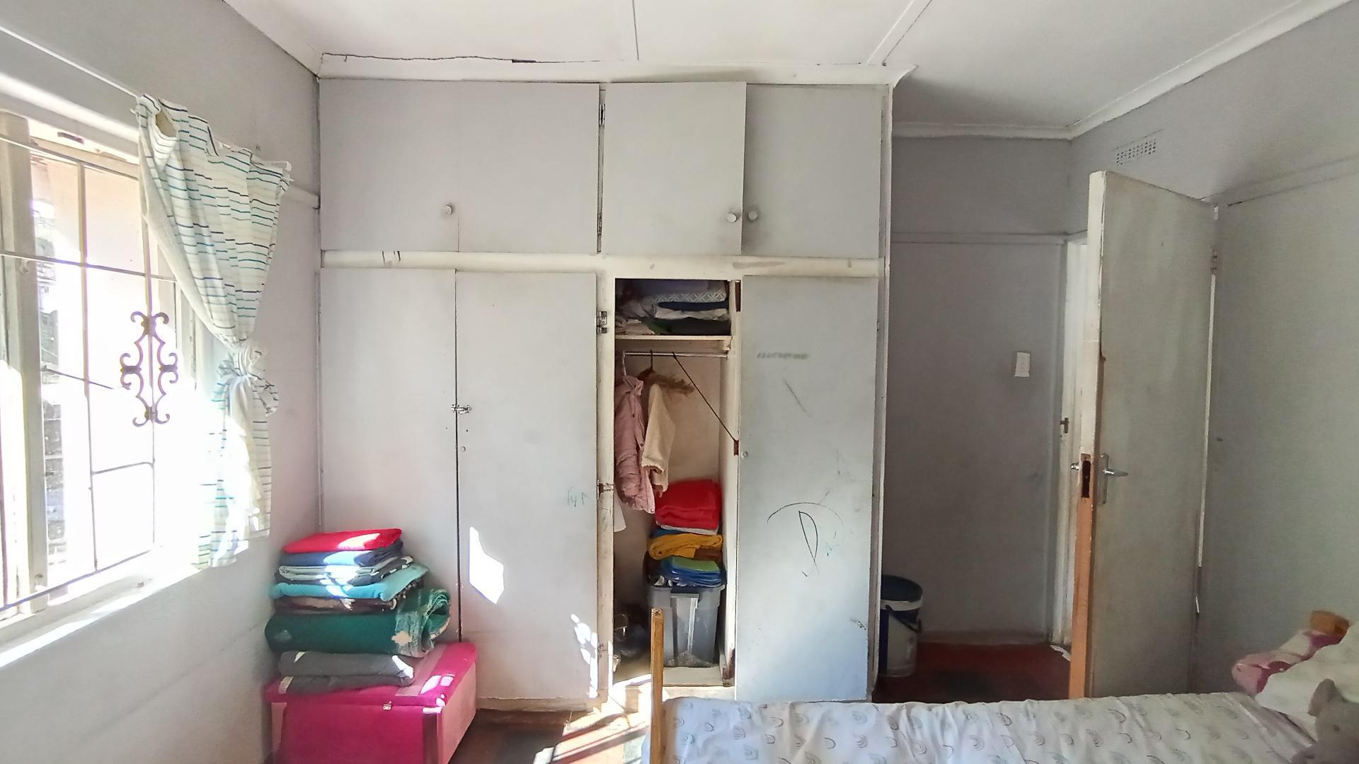 Bed Room 3 - 16 square meters of property in Montclair (Dbn)