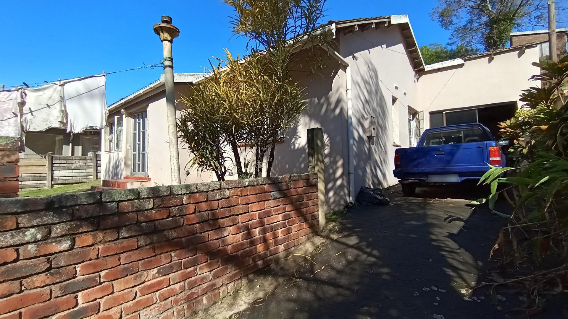 Front View of property in Montclair (Dbn)