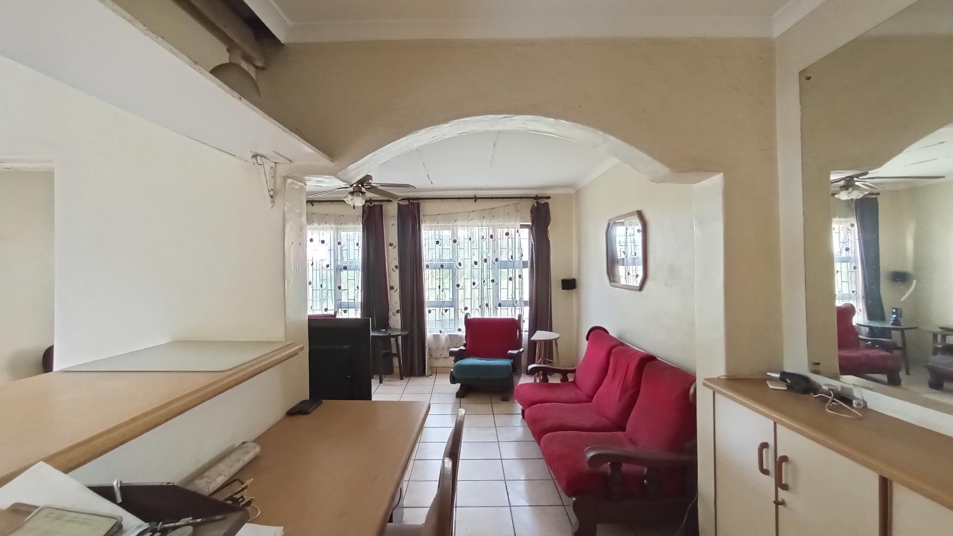 Entertainment - 5 square meters of property in Cleland