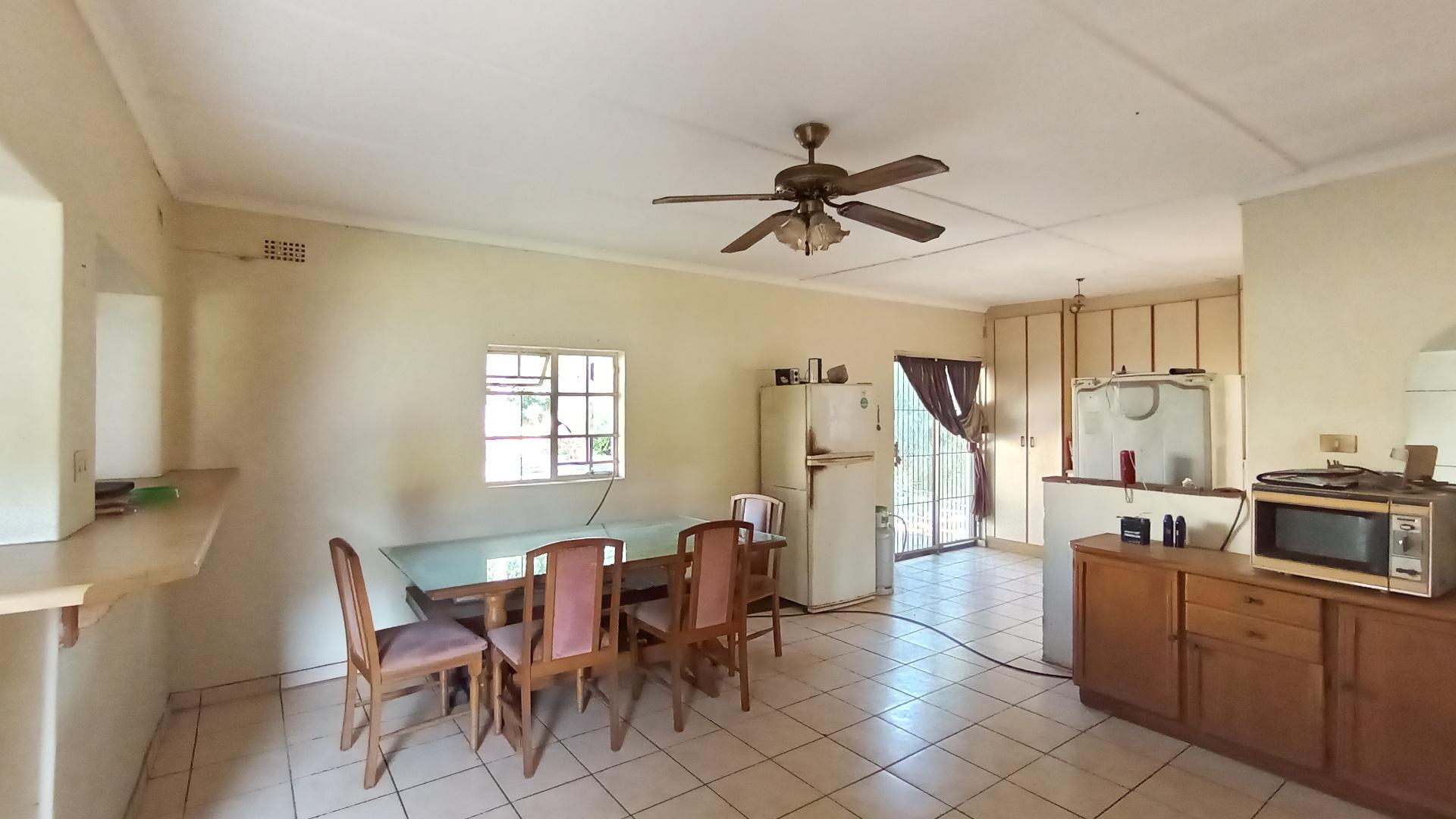 Dining Room - 26 square meters of property in Cleland