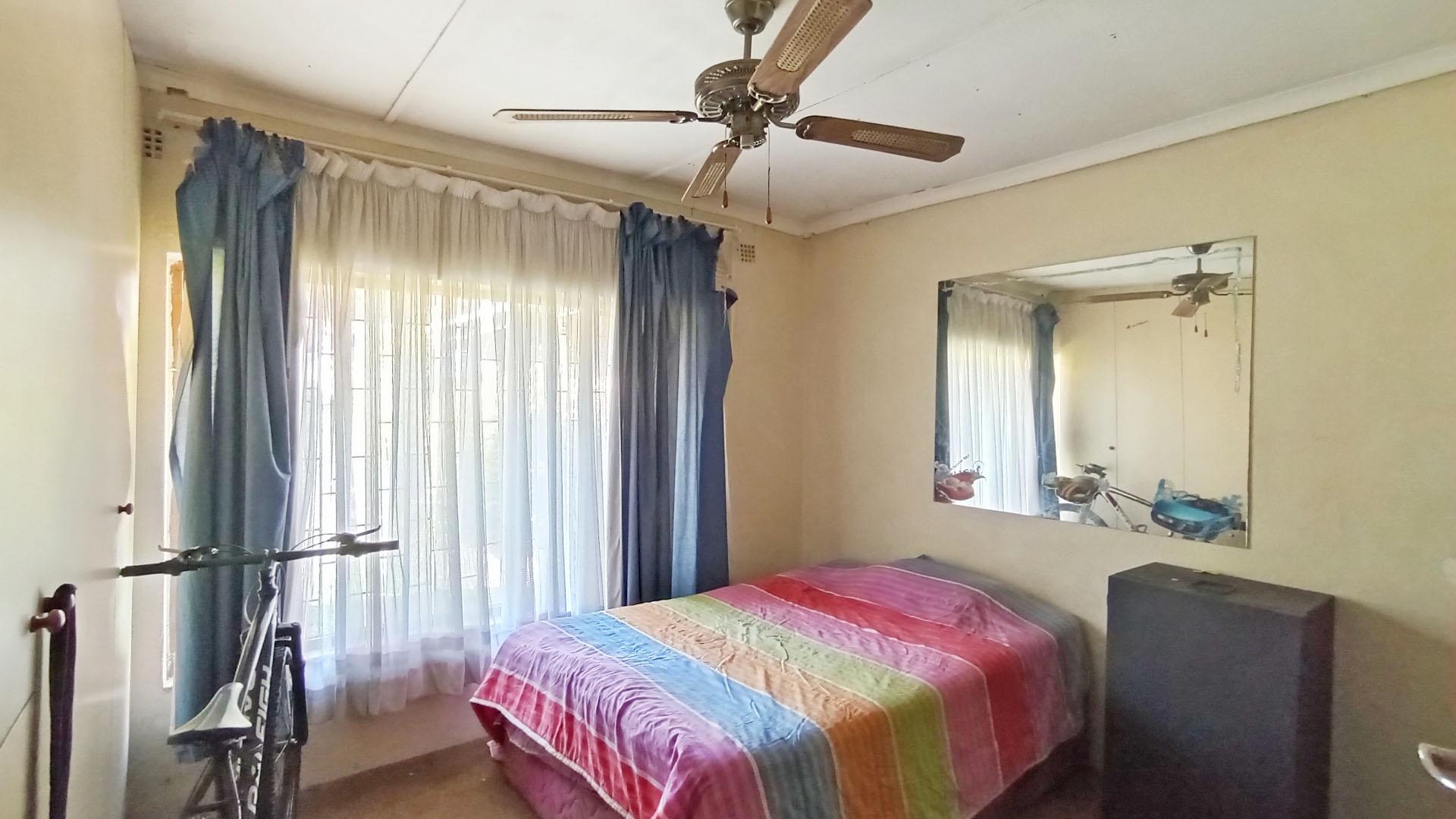 Bed Room 1 - 16 square meters of property in Cleland