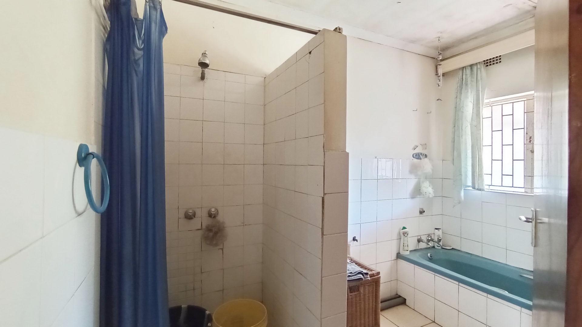 Bathroom 1 - 10 square meters of property in Cleland