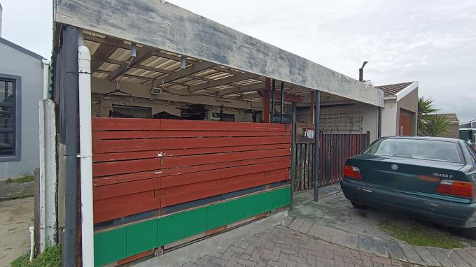 SA Home Loans Sale in Execution 3 Bedroom House for Sale in Mitchells Plain - MR682261