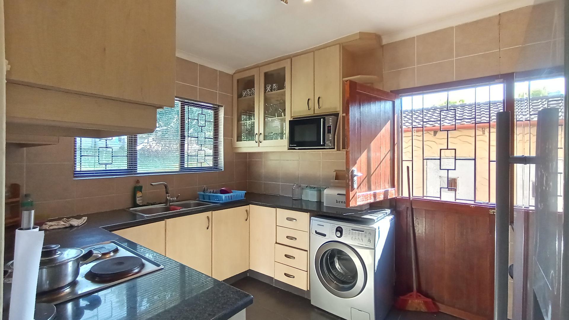 Kitchen - 12 square meters of property in Hillary 