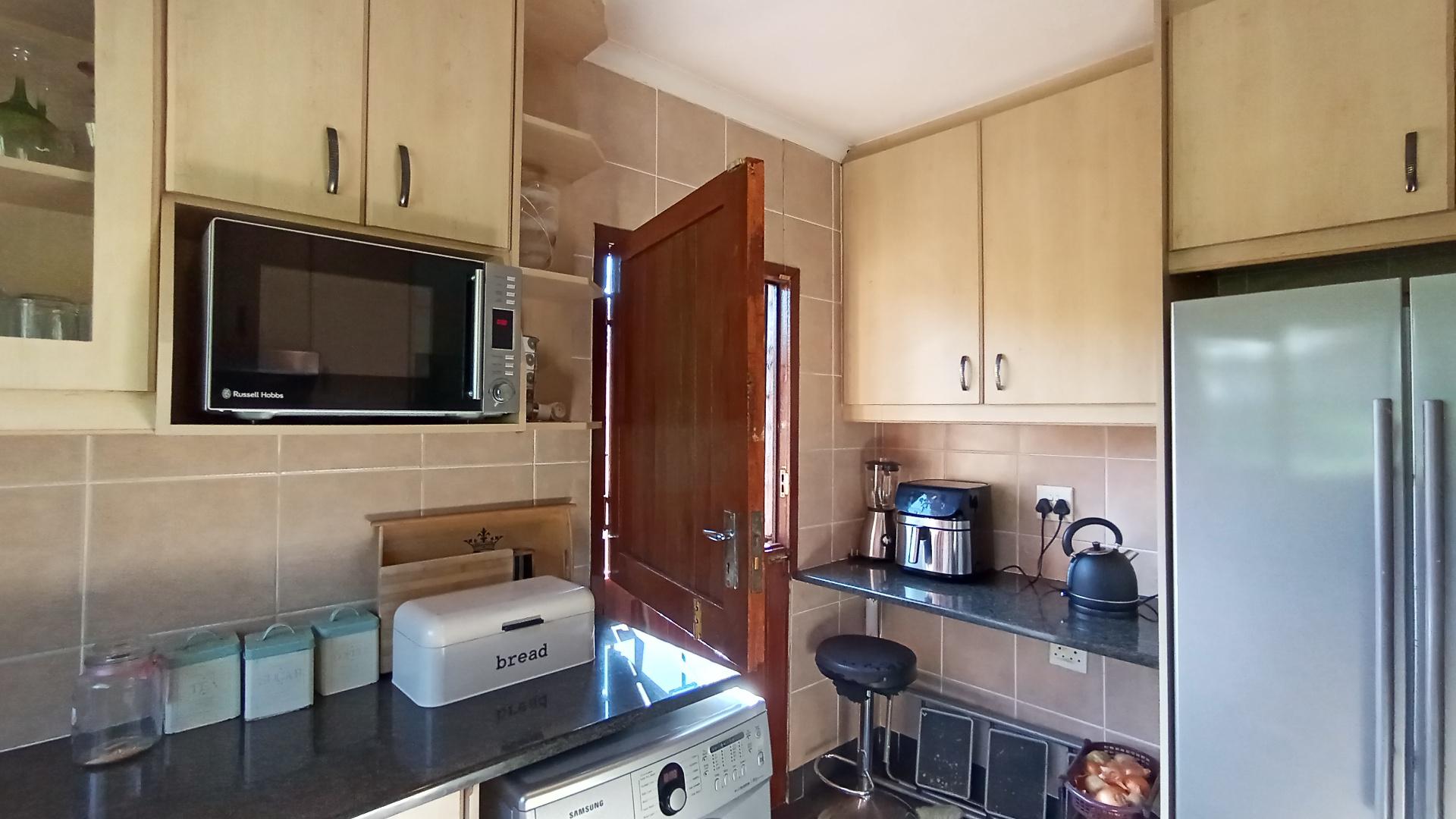 Kitchen - 12 square meters of property in Hillary 