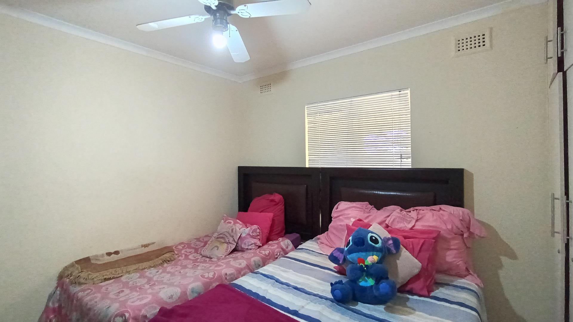 Bed Room 1 - 14 square meters of property in Hillary 