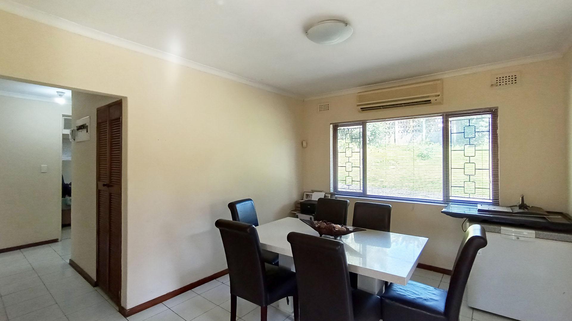 Dining Room - 15 square meters of property in Hillary 