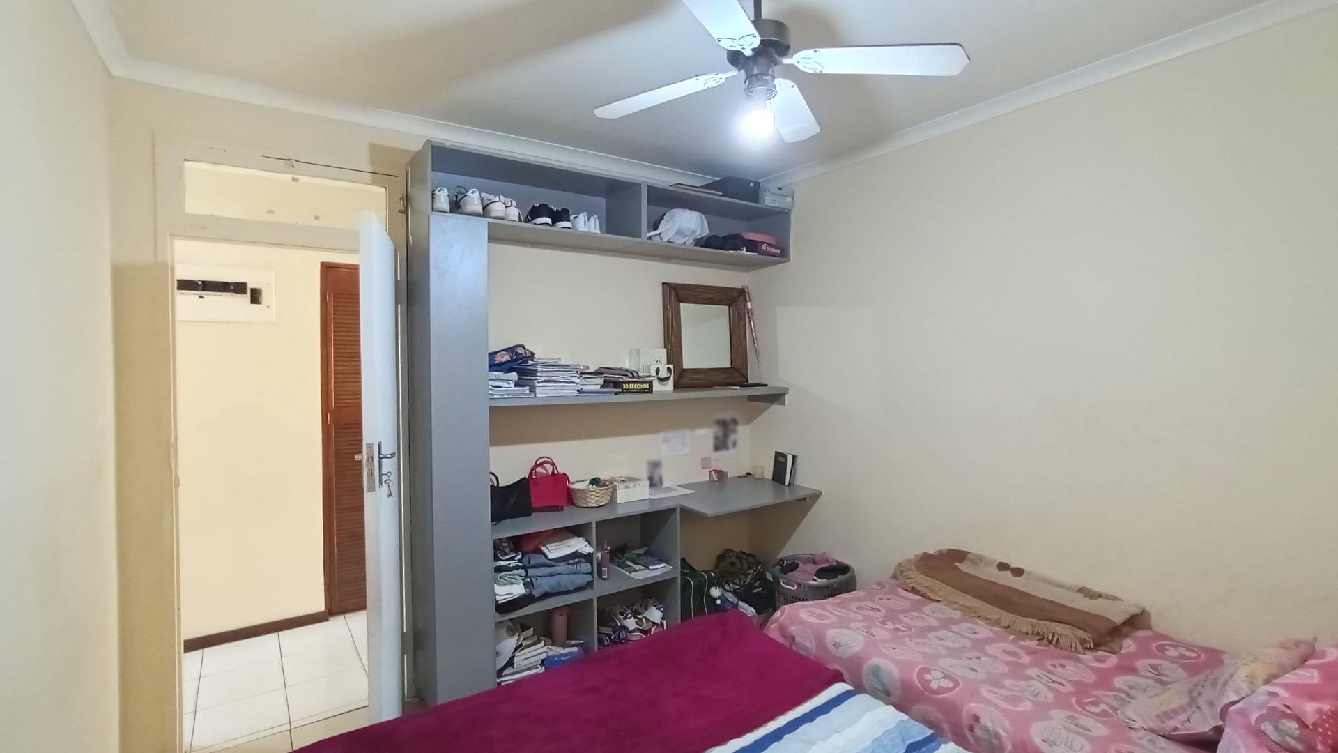 Bed Room 1 - 14 square meters of property in Hillary 