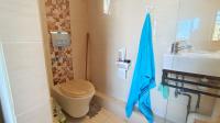 Main Bathroom - 4 square meters of property in Hillary 