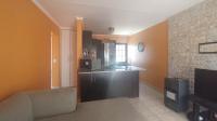 Lounges - 17 square meters of property in Kosmosdal