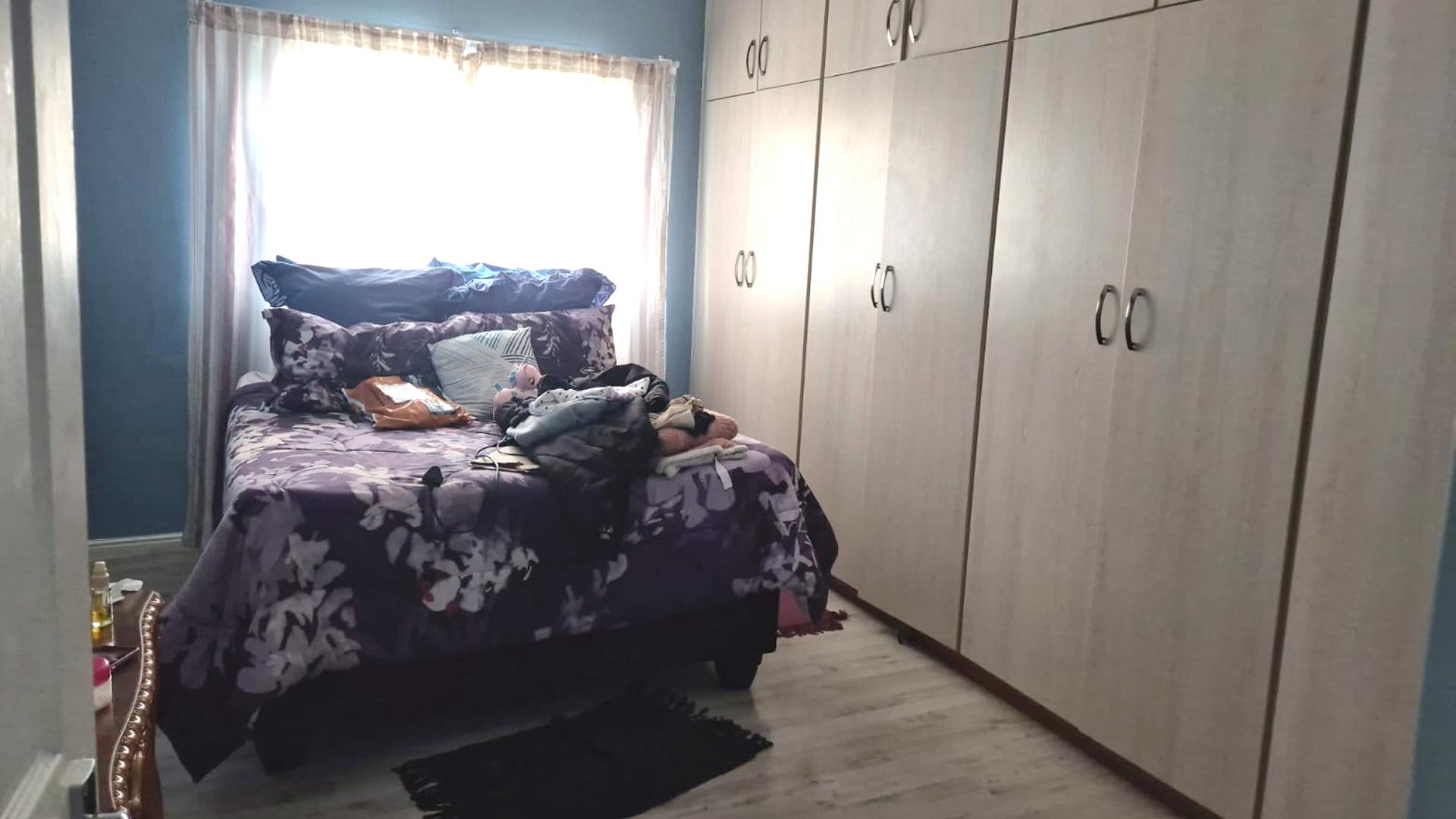 Bed Room 3 of property in George Central