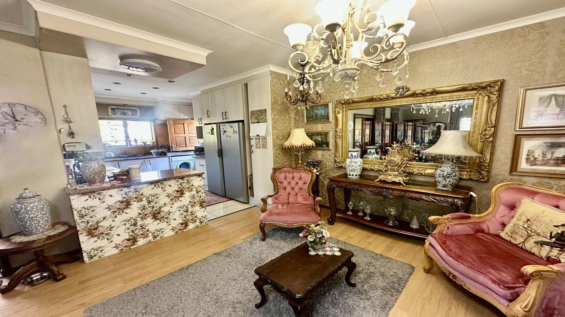 Dining Room of property in Secunda