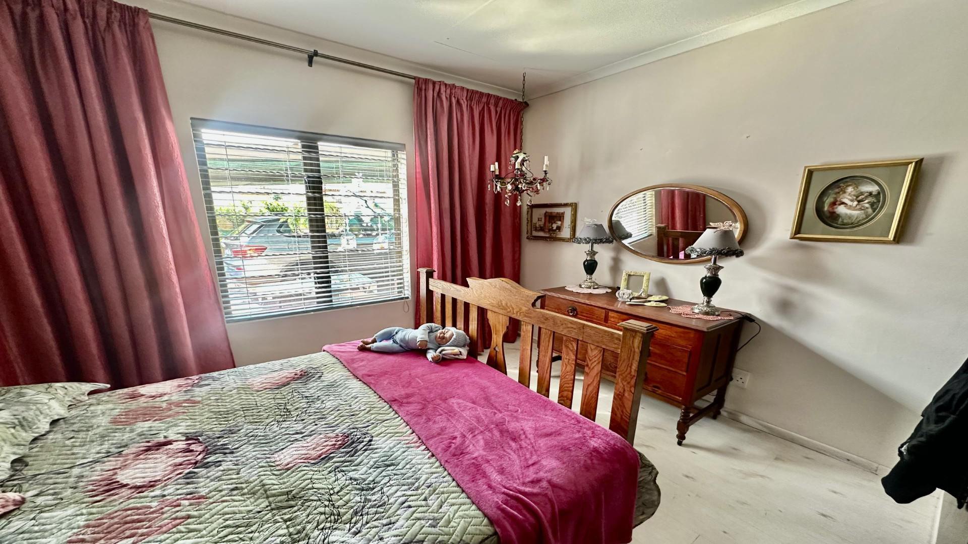 Bed Room 2 of property in Secunda