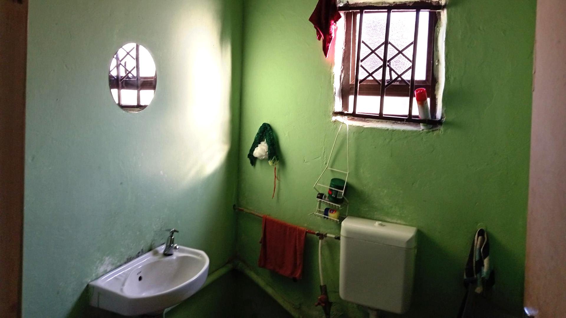 Bathroom 1 of property in Khayelitsha