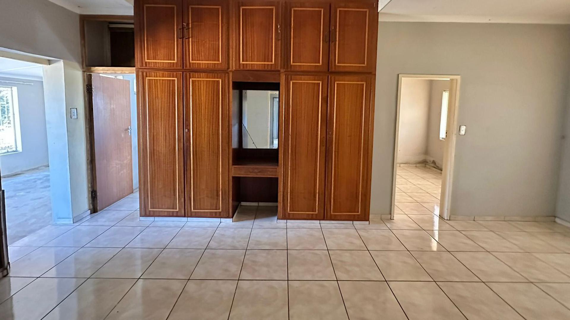 Main Bedroom of property in Wakkerstroom