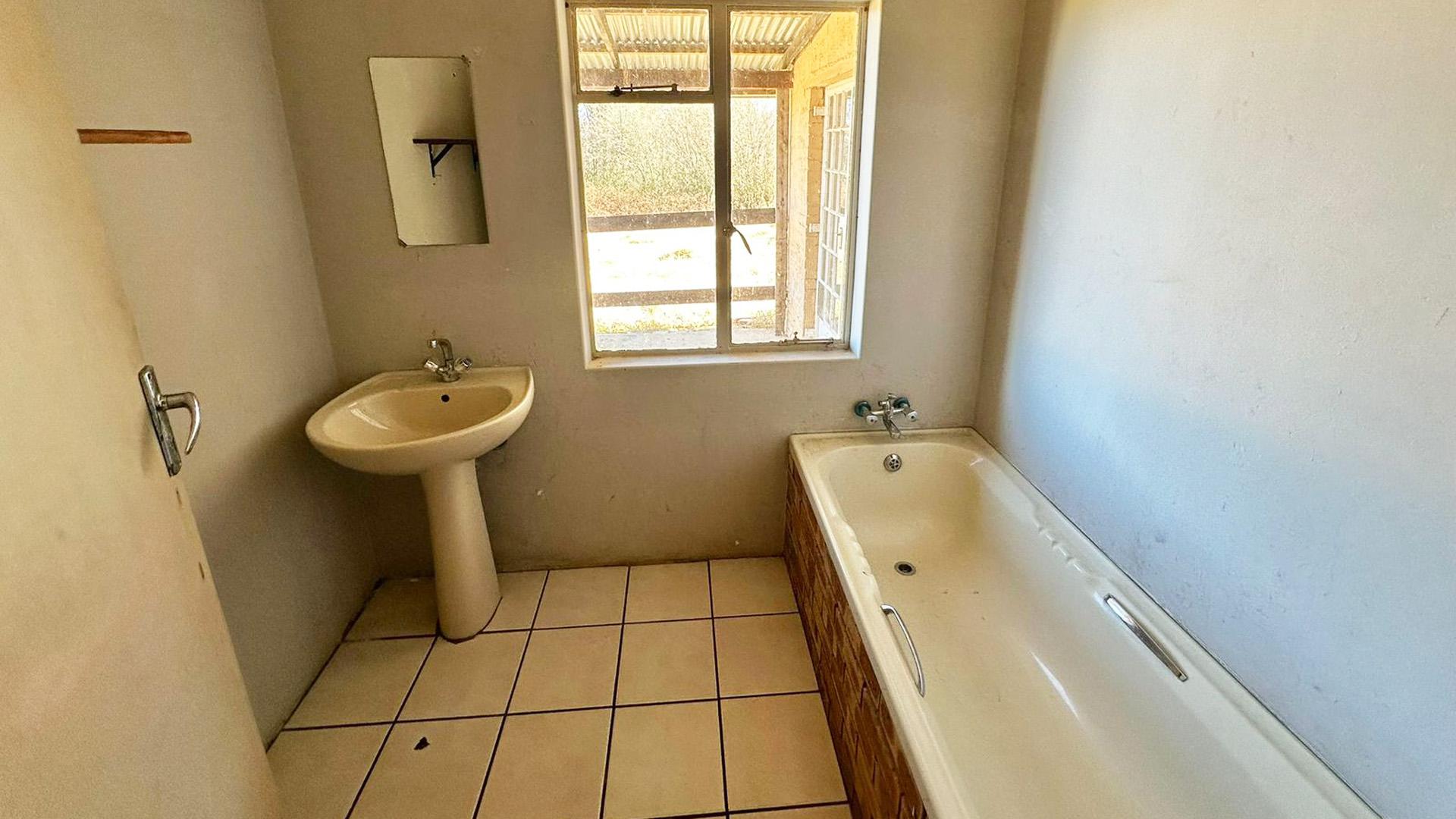 Bathroom 2 of property in Wakkerstroom