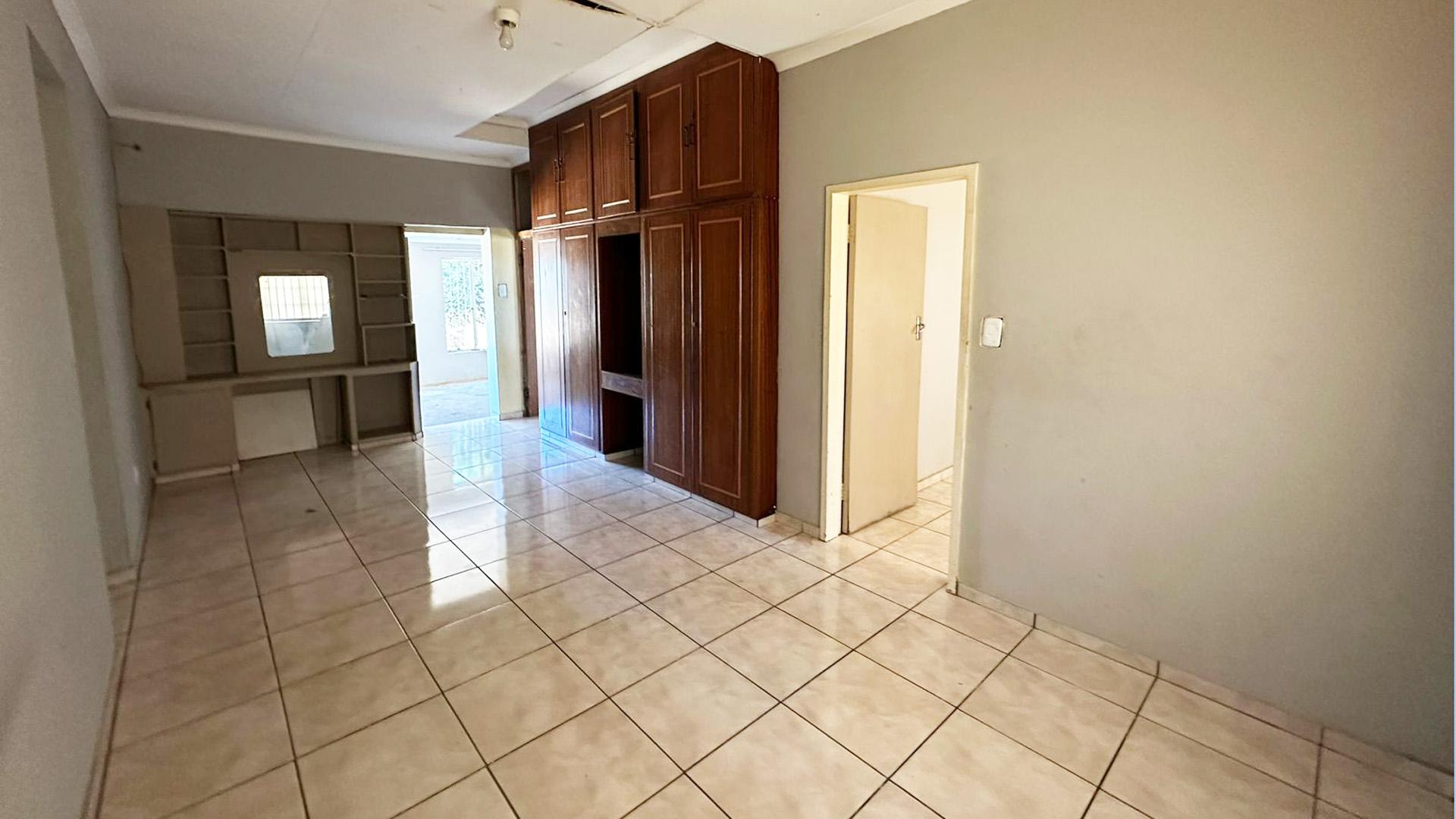 Main Bedroom of property in Wakkerstroom