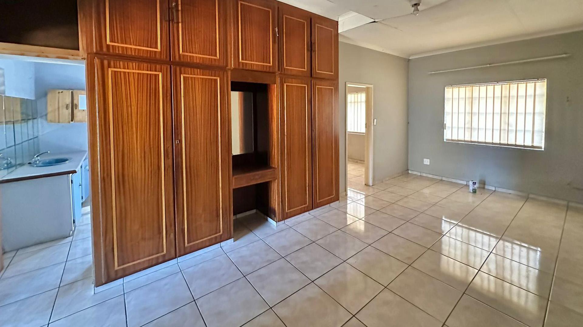 Main Bedroom of property in Wakkerstroom