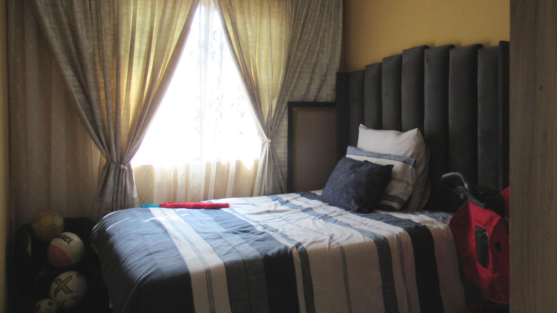 Bed Room 2 - 8 square meters of property in Protea Glen