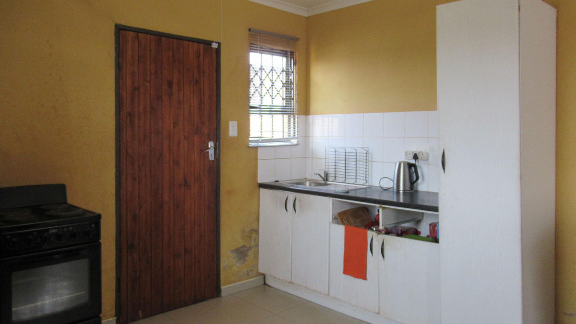 Kitchen - 12 square meters of property in Protea Glen
