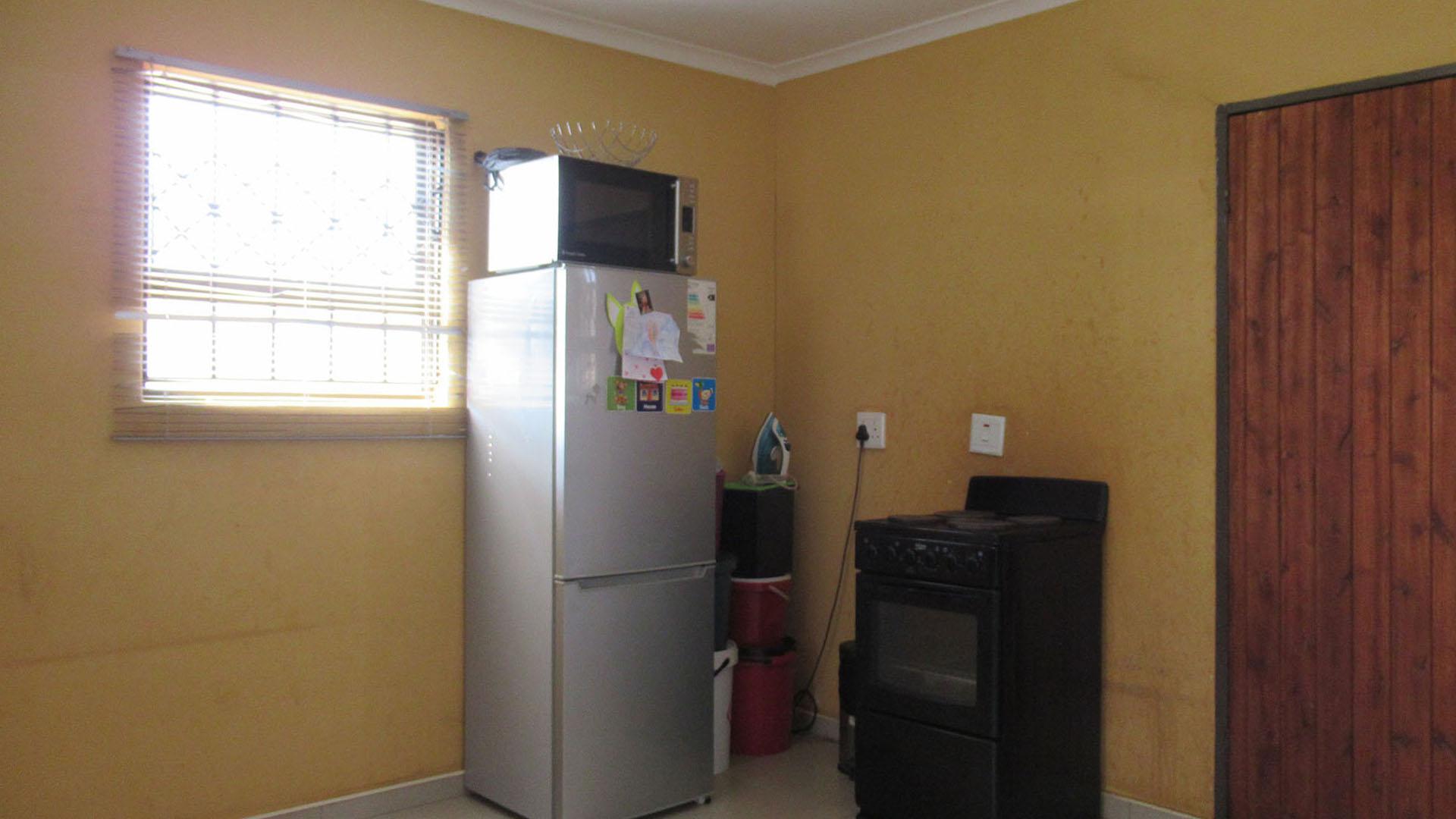 Kitchen - 12 square meters of property in Protea Glen
