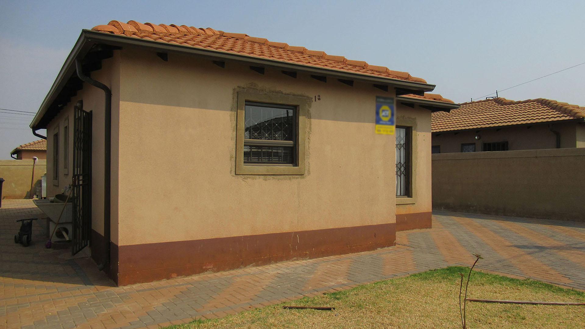 Front View of property in Protea Glen