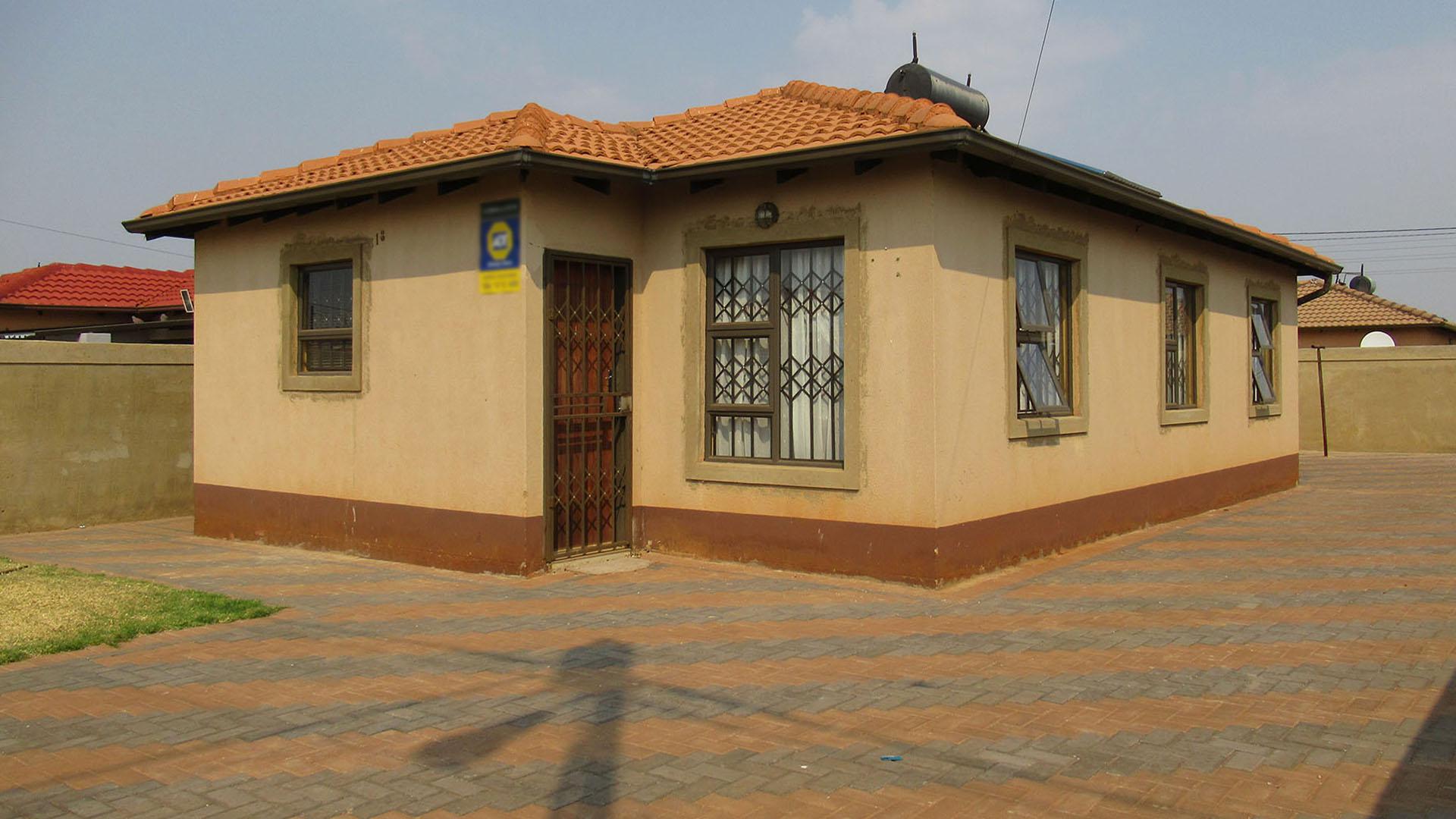 Front View of property in Protea Glen