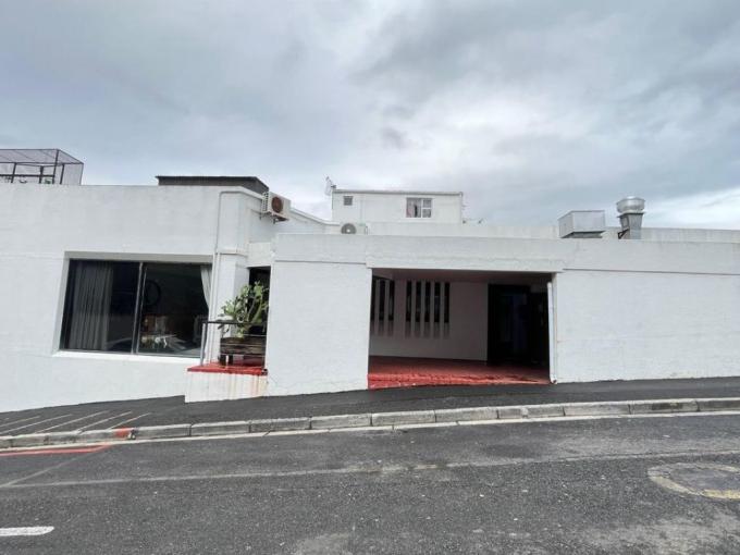 Commercial to Rent in Rondebosch   - Property to rent - MR682321