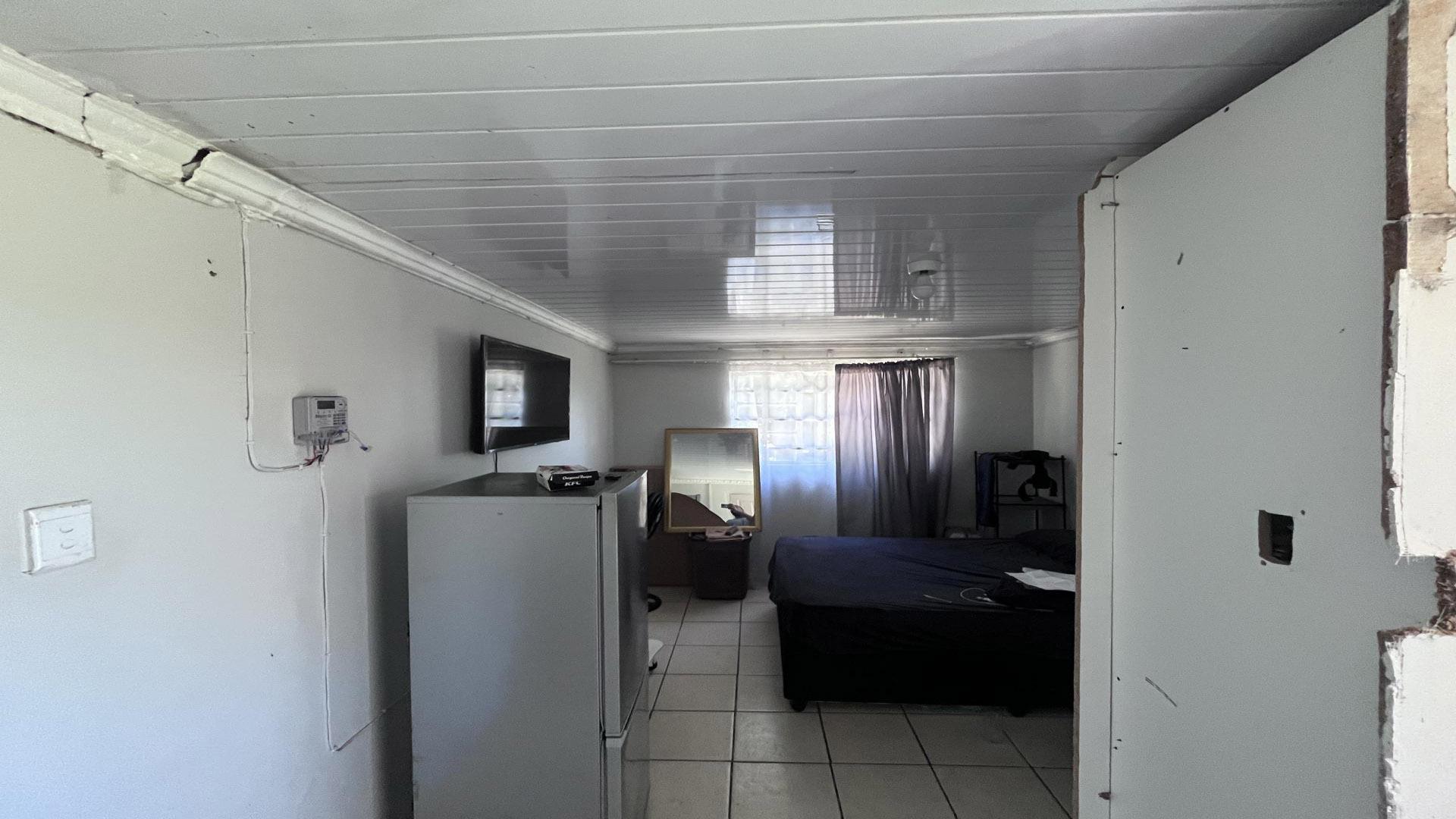 Bed Room 5+ of property in East London