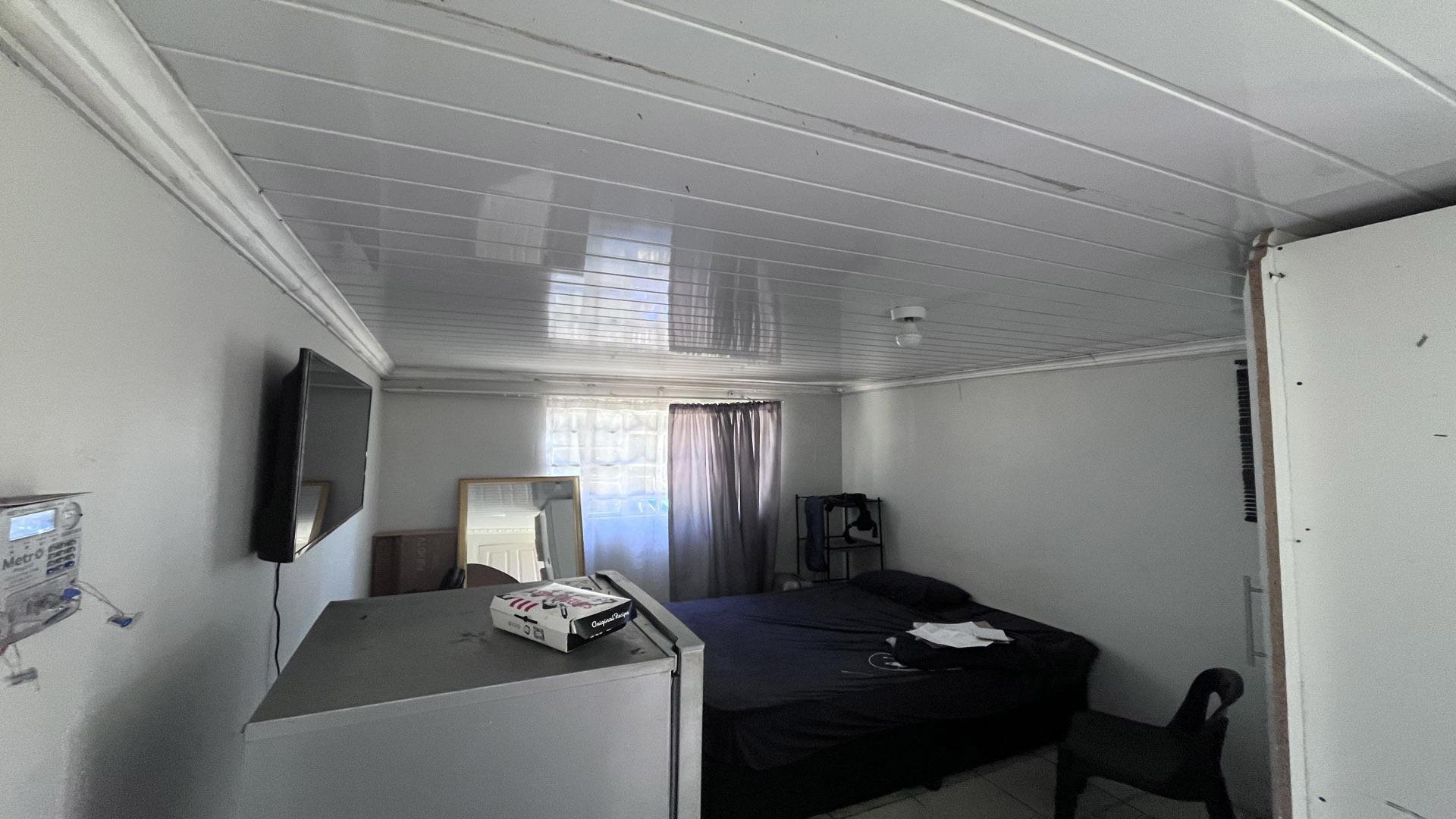 Bed Room 5+ of property in East London