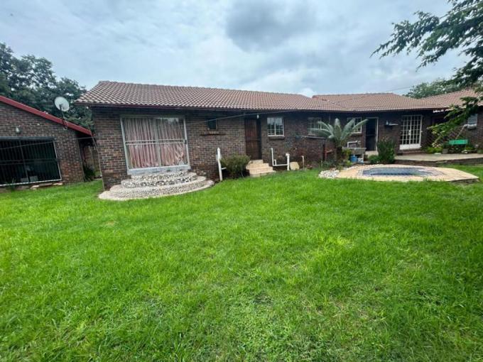 4 Bedroom House for Sale For Sale in The Reeds - MR682336