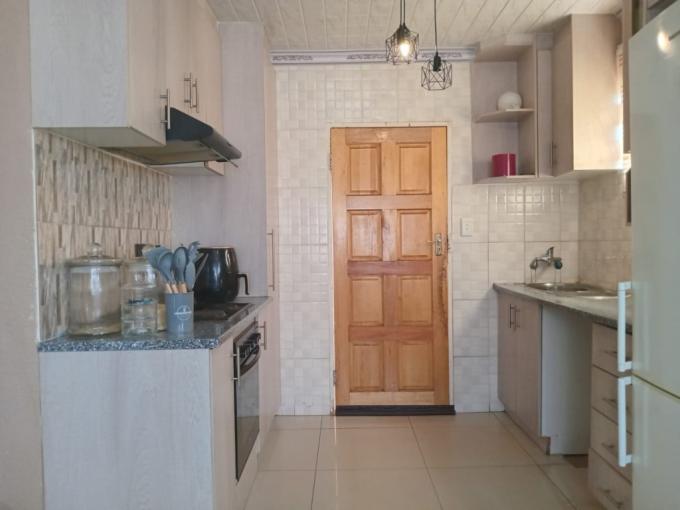 2 Bedroom House for Sale For Sale in Protea Glen - MR682363