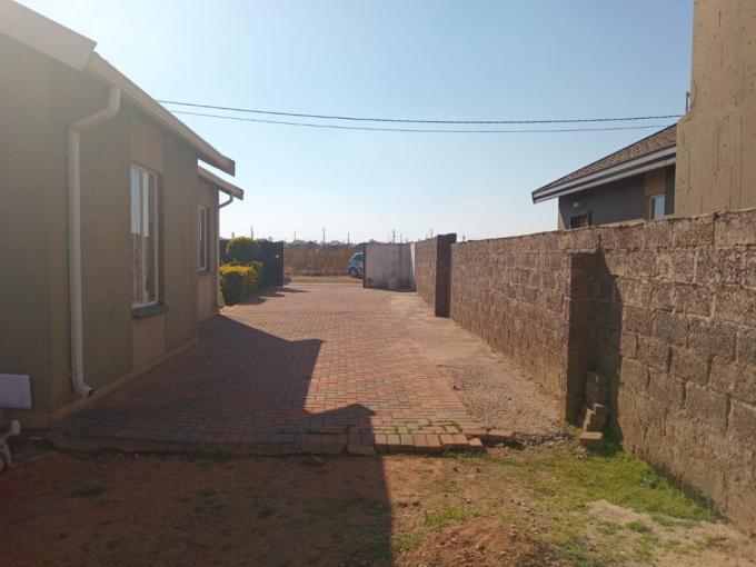 2 Bedroom House for Sale For Sale in Protea Glen - MR682363