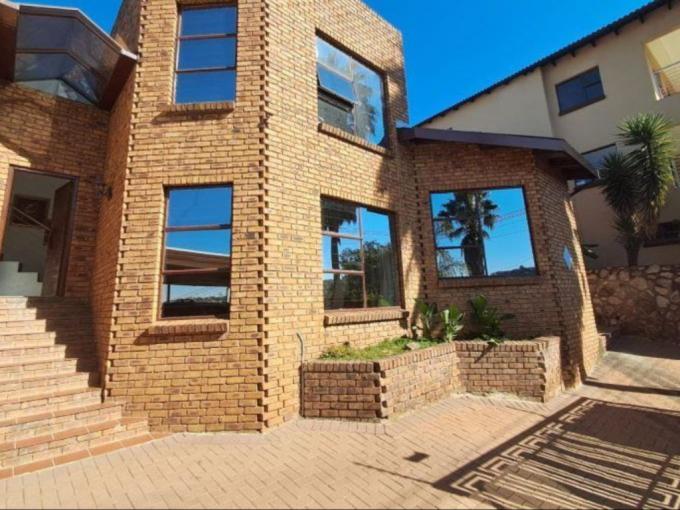 3 Bedroom House for Sale For Sale in Oakdene - MR682367