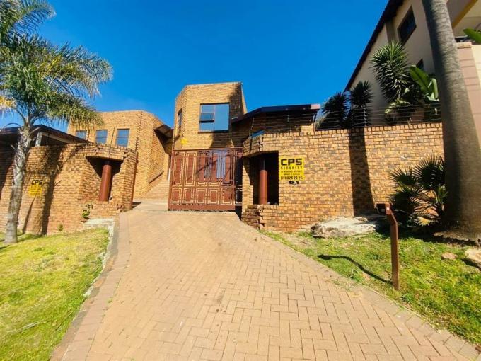 3 Bedroom House for Sale For Sale in Oakdene - MR682369