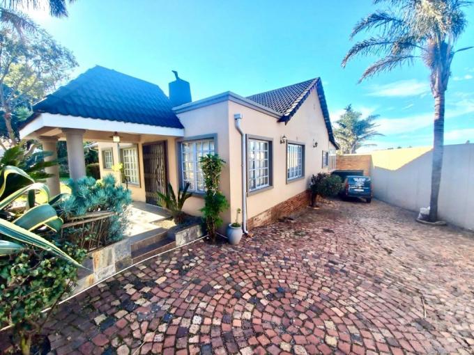 3 Bedroom House for Sale For Sale in Linmeyer - MR682384