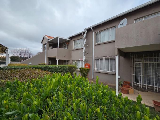 2 Bedroom Simplex for Sale For Sale in Brackendowns - MR682399